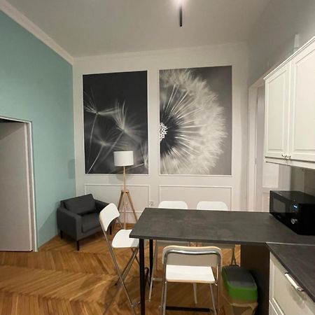 Flower Apartment Будапеща Екстериор снимка