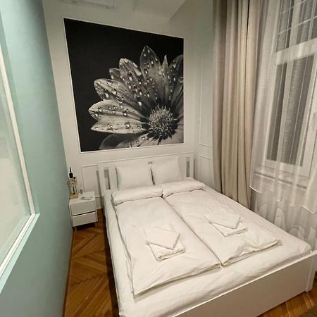 Flower Apartment Будапеща Екстериор снимка