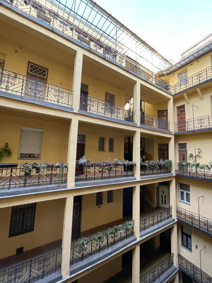 Flower Apartment Будапеща Екстериор снимка